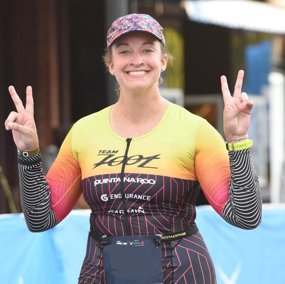 Meet your Posher, Nicole - Picture 3 of 3